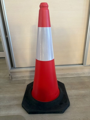 pacholek parkingowy 75cm.jpeg